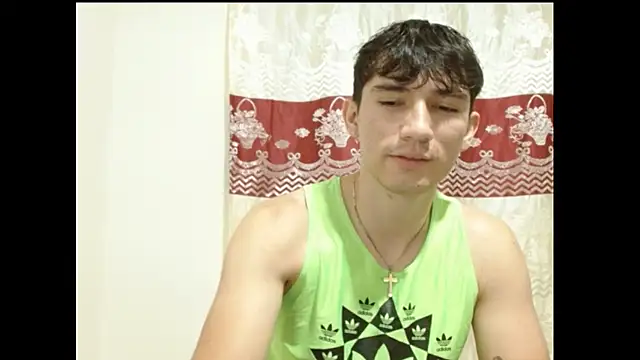 Snapshot of ChicoMaloFfF chatting on December 18, 2025, 12:49 am ChicoMaloFfF online show from December 18, 2025, 12:49 am