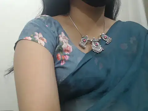 Snapshot of Lovely_Siri_23 chatting on April 26, 2026, 6:43 am Lovely Siri 23 online show from April 26, 2026, 6:43 am