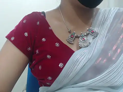 Snapshot of Lovely_Siri_23 chatting on April 29, 2026, 8:18 am Lovely Siri 23 online show from April 29, 2026, 8:18 am