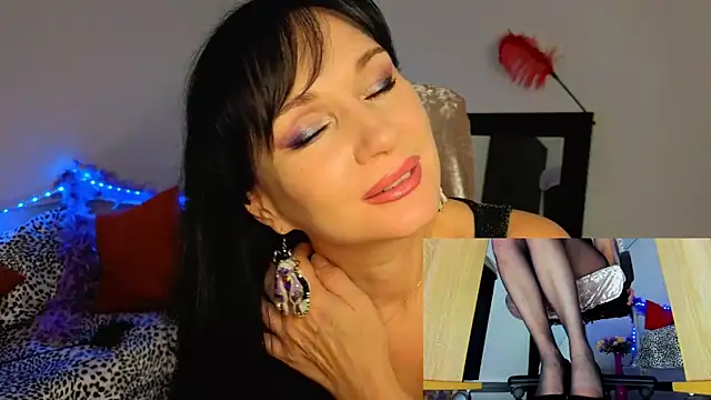 Sofia Ford online show from November 3, 2025, 1:37 pm