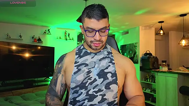 Snapshot of Michael_Diamond chatting on October 29, 2025, 2:43 am Michael Diamond online show from October 29, 2025, 2:43 am