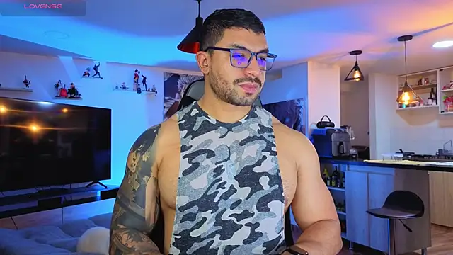 Snapshot of Michael_Diamond chatting on October 15, 2025, 2:32 am Michael Diamond online show from October 15, 2025, 2:32 am