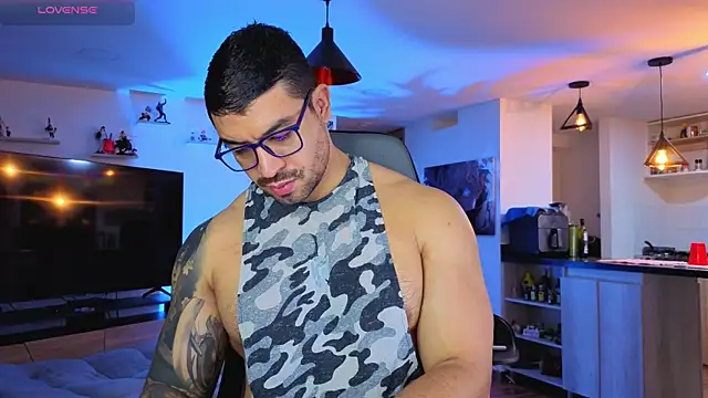 Snapshot of Michael_Diamond chatting on October 20, 2025, 2:46 am Michael Diamond online show from October 20, 2025, 2:46 am