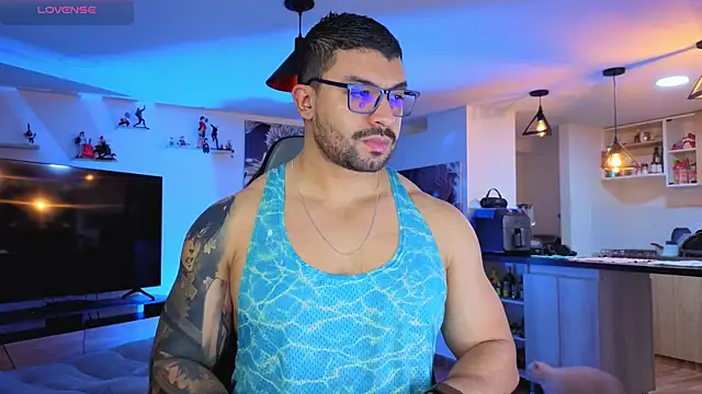 Snapshot of Michael_Diamond chatting on October 13, 2025, 1:40 am Michael Diamond online show from October 13, 2025, 1:40 am