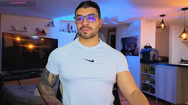 Snapshot of Michael_Diamond chatting on October 23, 2025, 3:05 am Michael Diamond online show from October 23, 2025, 3:05 am