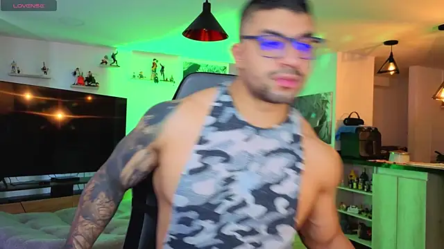 Snapshot of Michael_Diamond chatting on October 26, 2025, 8:09 pm Michael Diamond online show from October 26, 2025, 8:09 pm