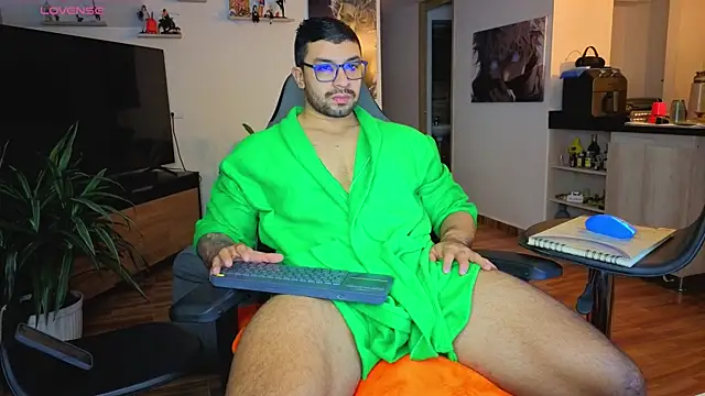 Snapshot of Michael_Diamond chatting on November 17, 2025, 1:53 am Michael Diamond online show from November 17, 2025, 1:53 am