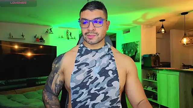 Snapshot of Michael_Diamond chatting on October 30, 2025, 1:48 am Michael Diamond online show from October 30, 2025, 1:48 am