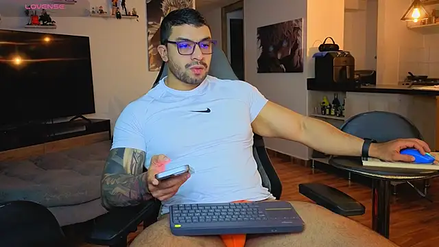 Snapshot of Michael_Diamond chatting on November 14, 2025, 2:48 am Michael Diamond online show from November 14, 2025, 2:48 am