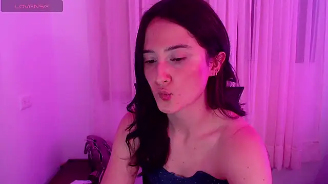 Snapshot of AlissonnFoxx chatting on June 26, 2026, 12:05 am AlissonnFoxx online show from June 26, 2026, 12:05 am