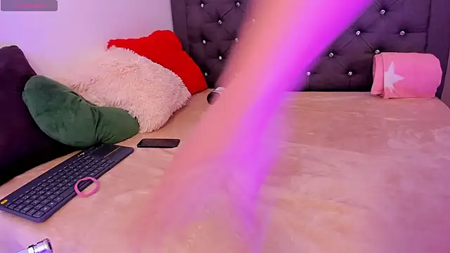 AlissonnFoxx online show from December 15, 2025, 9:53 pm