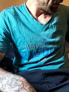 Snapshot of PIercingBoy38 chatting on September 30, 2025, 1:50 pm PIercingBoy38 online show from September 30, 2025, 1:50 pm