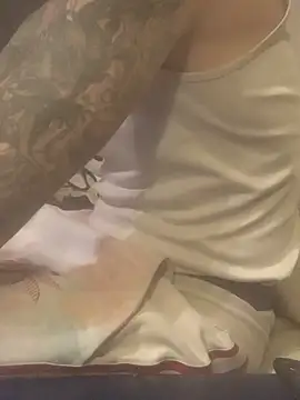 Snapshot of PIercingBoy38 chatting on February 23, 2025, 6:34 pm PIercingBoy38 online show from February 23, 2025, 6:34 pm