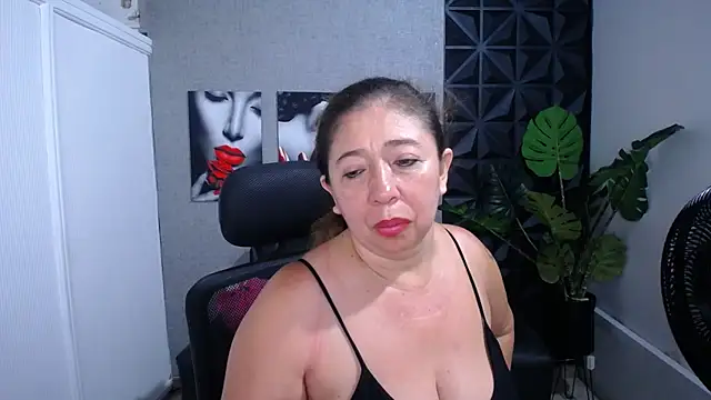 Snapshot of Valentinaa_mature chatting on May 29, 2026, 10:49 pm Valentinaa mature online show from May 29, 2026, 10:49 pm