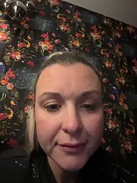 Snapshot of Bella-Tight chatting on February 9, 2026, 8:51 pm Bella-Tight online show from February 9, 2026, 8:51 pm