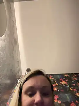 Snapshot of Bella-Tight chatting on February 14, 2026, 9:15 pm Bella-Tight online show from February 14, 2026, 9:15 pm