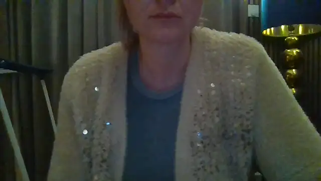 Snapshot of Bella-Tight chatting on February 7, 2026, 6:38 pm Bella-Tight online show from February 7, 2026, 6:38 pm