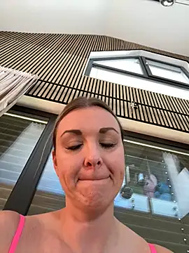 Snapshot of Bella-Tight chatting on March 11, 2026, 8:41 am Bella-Tight online show from March 11, 2026, 8:41 am