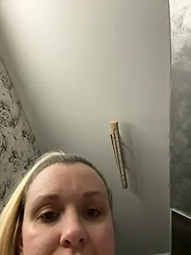 Snapshot of Bella-Tight chatting on March 3, 2026, 8:16 pm Bella-Tight online show from March 3, 2026, 8:16 pm