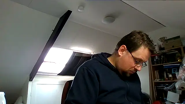 Snapshot of rdewaard81 chatting on October 31, 2025, 10:34 am rdewaard81 online show from October 31, 2025, 10:34 am