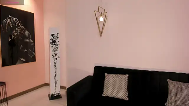 LizzHamilton   online show from January 9, 2026, 8:16 pm