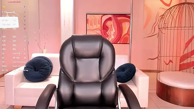 LizzHamilton   online show from November 27, 2025, 8:31 pm