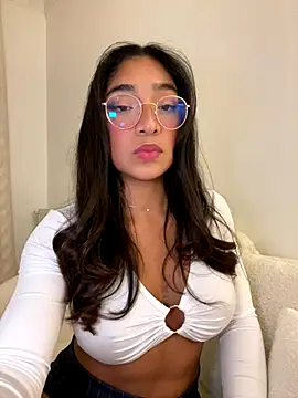 Bellafr online show from October 17, 2025, 5:37 pm