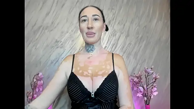 Snapshot of Rayanablackandwhite chatting on June 13, 2026, 9:51 am Rayanablackandwhite online show from June 13, 2026, 9:51 am