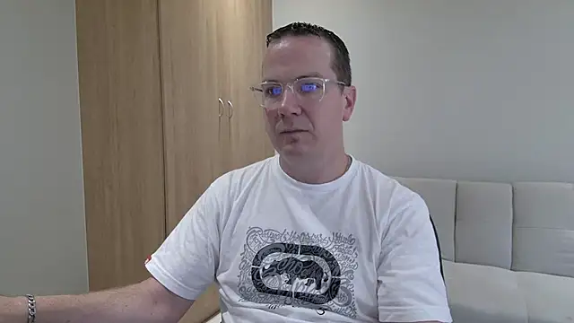 Snapshot of BrettJ81 chatting on November 30, 2025, 2:29 pm BrettJ81 online show from November 30, 2025, 2:29 pm