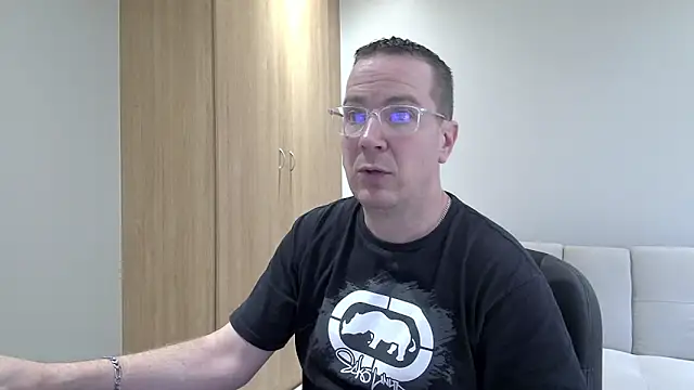 Snapshot of BrettJ81 chatting on November 12, 2025, 3:16 pm BrettJ81 online show from November 12, 2025, 3:16 pm