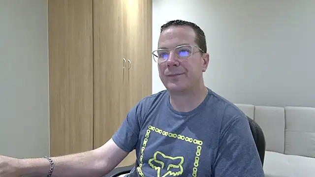 Snapshot of BrettJ81 chatting on October 7, 2025, 4:30 pm BrettJ81 online show from October 7, 2025, 4:30 pm