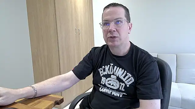 Snapshot of BrettJ81 chatting on October 25, 2025, 10:47 am BrettJ81 online show from October 25, 2025, 10:47 am