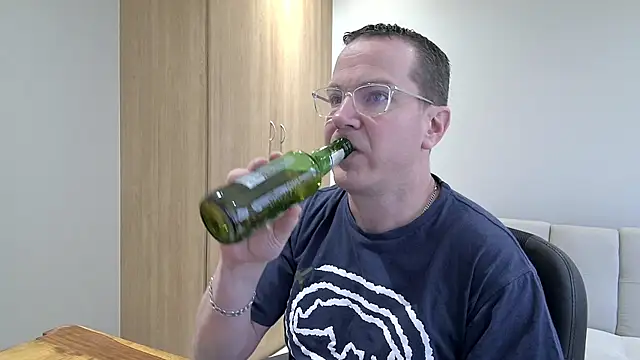 Snapshot of BrettJ81 chatting on October 22, 2025, 2:16 pm BrettJ81 online show from October 22, 2025, 2:16 pm