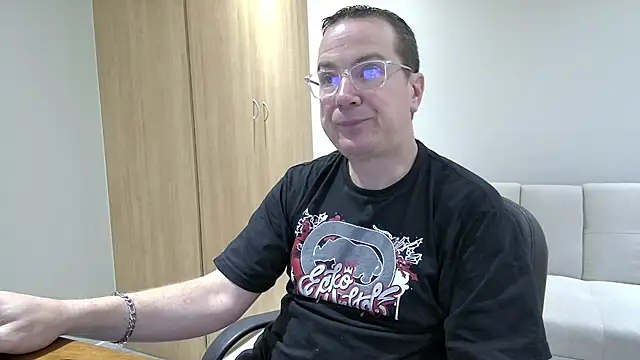 Snapshot of BrettJ81 chatting on November 6, 2025, 2:54 pm BrettJ81 online show from November 6, 2025, 2:54 pm