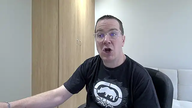 Snapshot of BrettJ81 chatting on October 18, 2025, 10:28 am BrettJ81 online show from October 18, 2025, 10:28 am