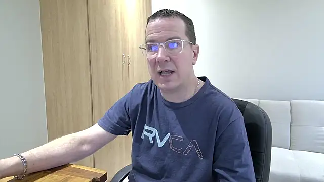 Snapshot of BrettJ81 chatting on October 21, 2025, 3:55 pm BrettJ81 online show from October 21, 2025, 3:55 pm