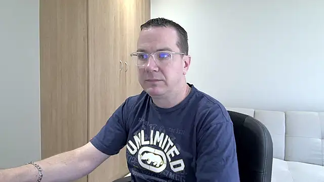 Snapshot of BrettJ81 chatting on October 19, 2025, 11:24 am BrettJ81 online show from October 19, 2025, 11:24 am