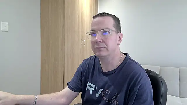 Snapshot of BrettJ81 chatting on October 12, 2025, 1:23 pm BrettJ81 online show from October 12, 2025, 1:23 pm