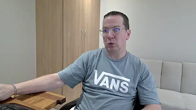 Snapshot of BrettJ81 chatting on November 2, 2025, 1:49 pm BrettJ81 online show from November 2, 2025, 1:49 pm