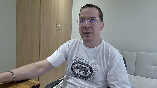 Snapshot of BrettJ81 chatting on November 3, 2025, 2:20 pm BrettJ81 online show from November 3, 2025, 2:20 pm