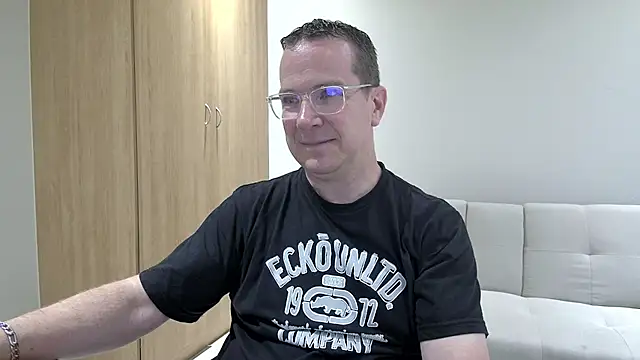 Snapshot of BrettJ81 chatting on November 27, 2025, 1:00 pm BrettJ81 online show from November 27, 2025, 1:00 pm