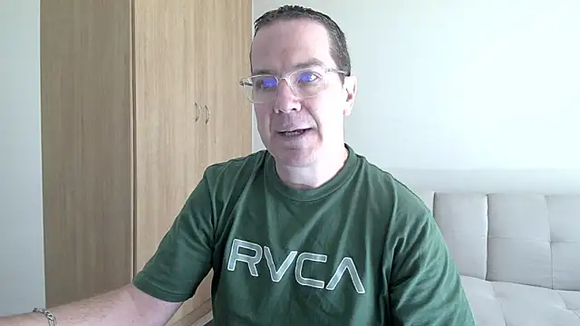 BrettJ81 online show from April 18, 2026, 9:33 am