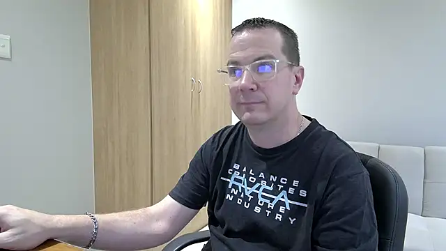 Snapshot of BrettJ81 chatting on October 16, 2025, 3:42 pm BrettJ81 online show from October 16, 2025, 3:42 pm