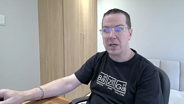 Snapshot of BrettJ81 chatting on October 24, 2025, 7:40 am BrettJ81 online show from October 24, 2025, 7:40 am