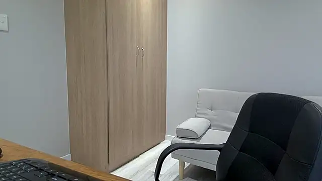 Snapshot of BrettJ81 chatting on November 23, 2025, 1:10 pm BrettJ81 online show from November 23, 2025, 1:10 pm