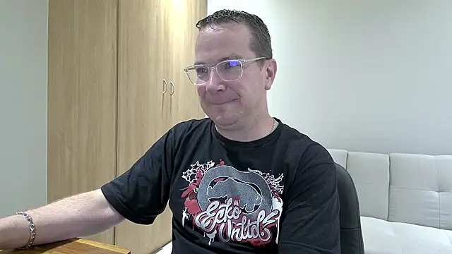 Snapshot of BrettJ81 chatting on December 3, 2025, 3:22 pm BrettJ81 online show from December 3, 2025, 3:22 pm