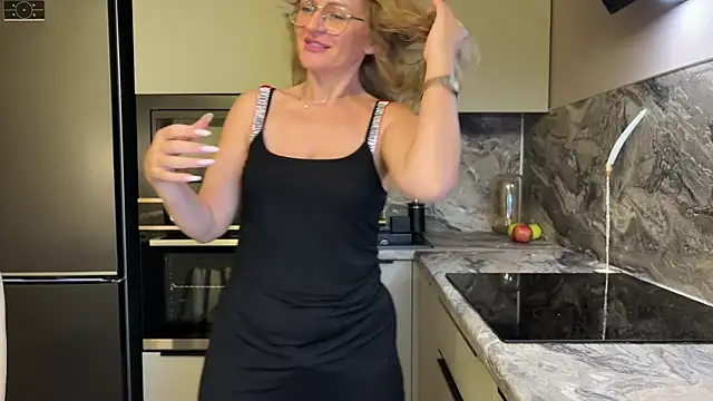 Snapshot of mommy_nadin chatting on October 13, 2025, 5:03 pm mommy nadin online show from October 13, 2025, 5:03 pm