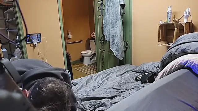 leahcimnikral online show from December 15, 2025, 5:24 am