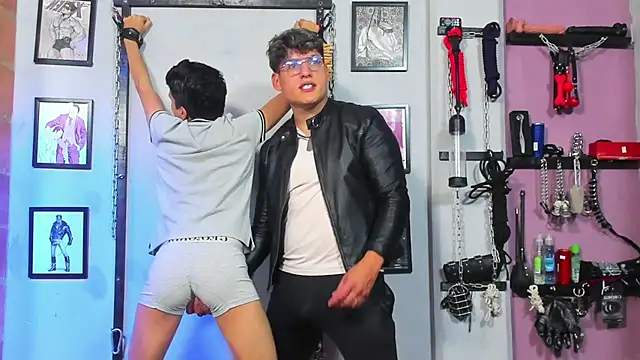 Snapshot of dom2travelersss chatting on February 20, 2025, 1:40 pm dom2travelersss online show from February 20, 2025, 1:40 pm