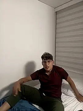 Snapshot of dom2travelersss chatting on January 16, 2025, 3:34 pm dom2travelersss online show from January 16, 2025, 3:34 pm